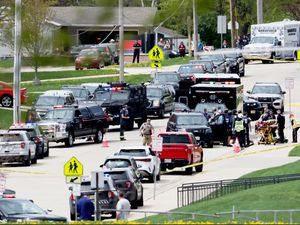 Supporting image for story: Authorities in Wisconsin say gunman ‘neutralised’ outside school