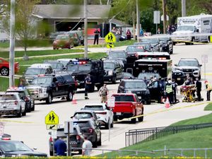 Supporting image for story: Authorities in Wisconsin say gunman ‘neutralised’ outside school
