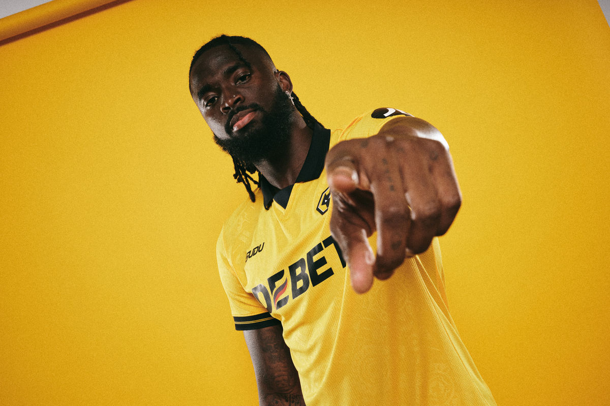 Wolves complete deadline day striker signing