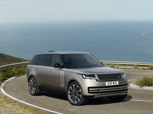 Supporting image for story: An all-new Range Rover is here with an electric version due in 2024