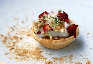 Piggy in the middle – pork, gooseberry and flowers