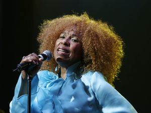 Supporting image for story: Killing Me Softly With His Song singer Roberta Flack dies aged 88