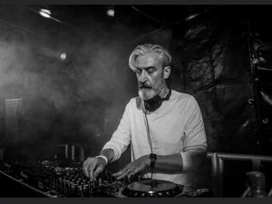 Supporting image for story: Jim 'Shaft' Ryan bringing live night of Moneypenny's magic to Hockley Social Club