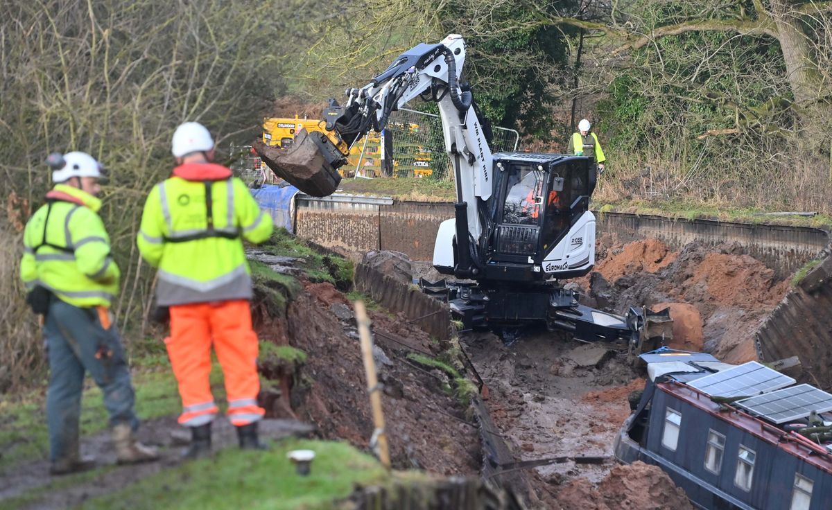WATCH: Digging work under way to prepare for rescue of boats caught in West Midlands canal collapse