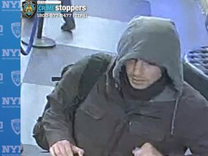 Supporting image for story: Gunman who killed healthcare boss has fled New York, says police chief