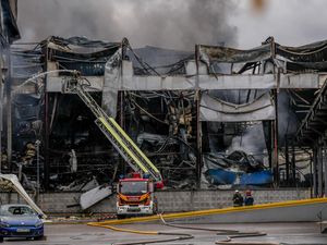 Supporting image for story: Russian attacks kill four in Ukraine as Zelensky pleads for air defence