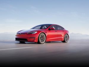 Supporting image for story: Tesla cancels plans for range-topping Model S Plaid+