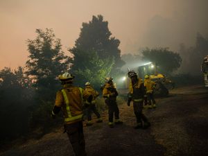 Supporting image for story: Spain and Portugal battle wave of wildfires as temperatures expected to rise
