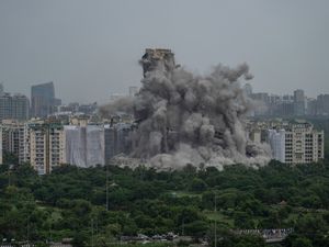 Supporting image for story: Two high-rise blocks in India demolished for violating building laws