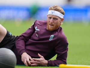 Supporting image for story: England players and fans don white headbands in memory of Graham Thorpe