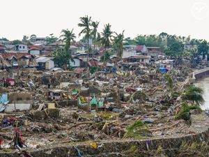 Supporting image for story: More than one million evacuate as Super Typhoon Fung-wong nears Philippines
