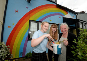 Alana with sister Liea and mum Caroline