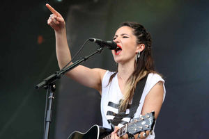 Supporting image for story: Fans arriving at Showground for Shrewsbury Folk Festival