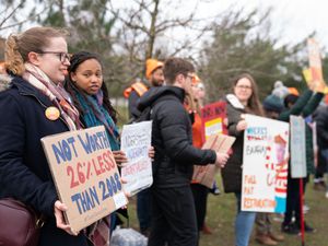Supporting image for story: Striking doctors could meet Health Secretary ‘as soon as this afternoon’