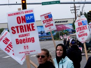 Supporting image for story: Thousands of Boeing workers who build fighter jets and weapons go on strike