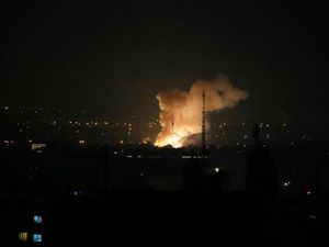 Supporting image for story: Starmer urges Iran and Israel to ‘step back’ after strikes targeting Tehran