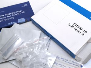 Supporting image for story: Student ‘still waiting for Covid tests 12 days after arriving in UK’