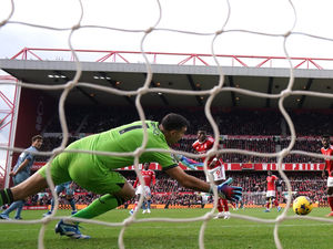 Supporting image for story: Aston Villa manager Unai Emery gives take on Emi Martinez mistake