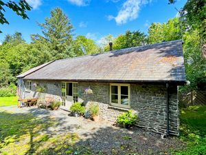 Supporting image for story: An eco holiday cottage in the heart of Mid Wales has won the Country Holiday Cottage of the Year in Wales Award