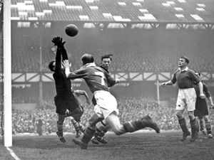 Supporting image for story: Wolves v Manchester United: Eight great FA Cup clashes