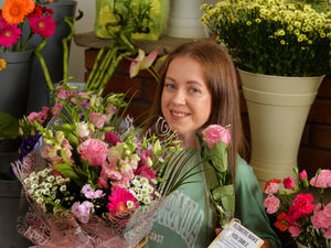 Supporting image for story: Free flowers for all as time trial comes to city