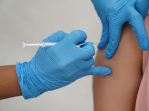 Supporting image for story: Women-only Covid vaccine clinic starting in Dudley this week
