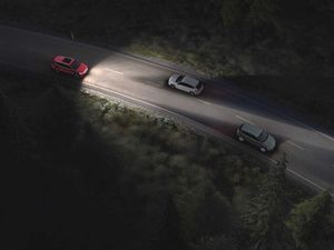 Supporting image for story: How to stay safe when driving in the dark