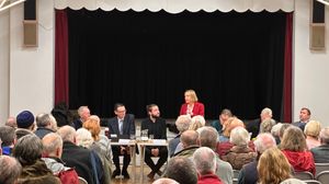 Helen Morgan MP addressing the meeting.