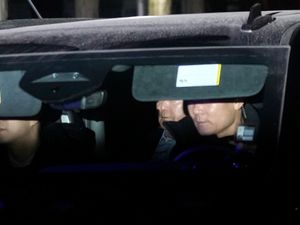 Supporting image for story: Impeached South Korean President taken to detention centre after questioning