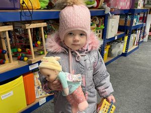 Supporting image for story: Refugee toddler excited to receive same doll she left in Ukraine from charity