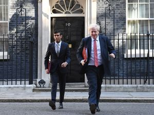 Supporting image for story: Rishi Sunak urges PM to relax UK travel rules to boost economy – report