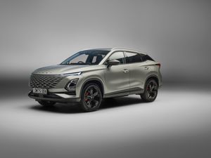 Supporting image for story: Omoda updates 5 and E5 SUV for 2025