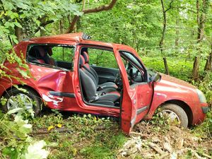 Supporting image for story: Road closed after car damaged in crash