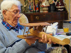 Supporting image for story: Model plane sparks Geoff's interest in father's Royal Flying Corps service