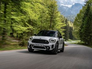 Supporting image for story: New Mini Countryman gets updated styling and less polluting engines