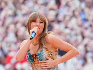 Supporting image for story: Gracie Abrams on track to top albums chart after performing with Taylor Swift