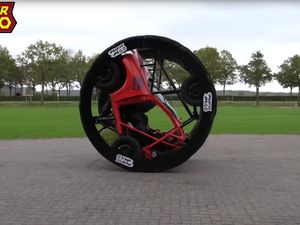 Supporting image for story: Ford Ka turned into terrifying ‘Di-wheel’ by enterprising engineers