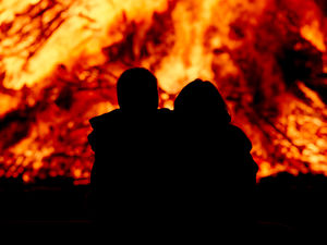 Supporting image for story: Fireworks watched by thousands at West Mid Showground