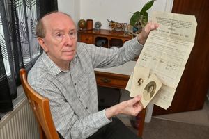 Roger Jeavons is trying to find out what happened to his auntie Lilian Maud Broome Her. he holds the birth certificate and old pictures of Lilian at around 1918 aged around 20..