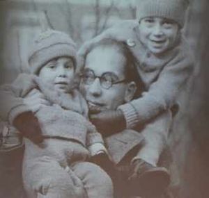 Rudi Oppenheimer, left, with his brother Paul and father Hans in happier times before they were locked up in concentration camps