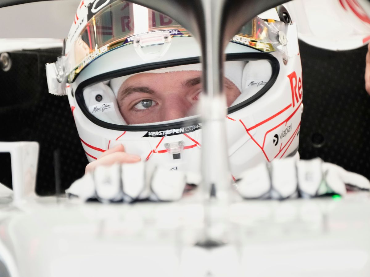 Max Verstappen leaves McLarens behind to claim Japanese Grand Prix pole position