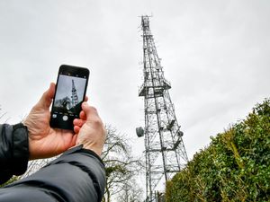 Supporting image for story: Johnson set to bar Huawei from Britain’s 5G network