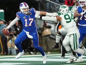 Supporting image for story: Buffalo Bills hold off New York Jets to strengthen divisional lead