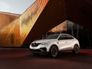 Supporting image for story: Renault’s Arkana E-Tech goes on sale from £26,995