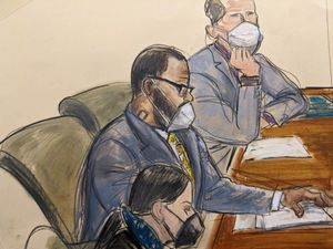 Supporting image for story: R Kelly must ‘pay’ for his crimes, jurors told