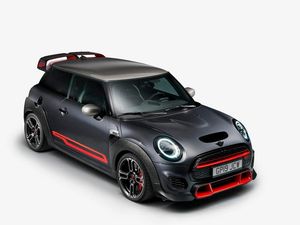 Supporting image for story: Mini John Cooper Works GP revealed as 302bhp, two-seat ultra-hot hatch