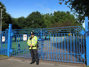 Supporting image for story: Murder inquiry as man's body found in park