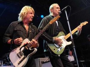 Supporting image for story: Status Quo go down down to Chase