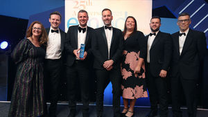 Comedian Lucy Porter, compere for the Insider East Midlands Property Dinner, presents the Owl Partnerships team with the Residential Developer of the Year Award. (L-R) Conor Garvey, Gareth Wilkes, Andrew Browne, Emily Weaver, Rhys Chatterfield with award sponsor, Richard Winn of ADC Infrastructure. 