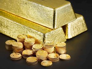 Supporting image for story: Gold price surges to fresh all-time high as Trump trade war rattles markets